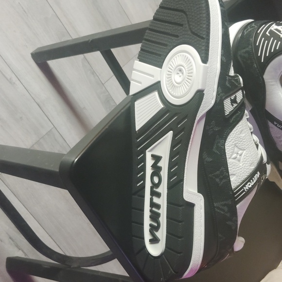 Louis Vuitton trainer sneakers - Picture 5 of 6